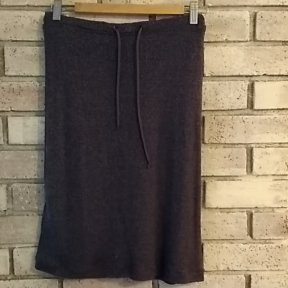 Short stretchy skirt